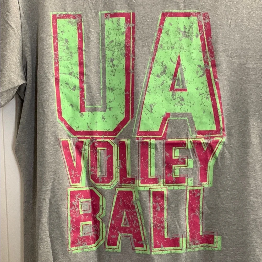 3/$20✨ Under Armour Heat Gear Gray Graphic Short Sleeve Tee - Picture 2 of 8